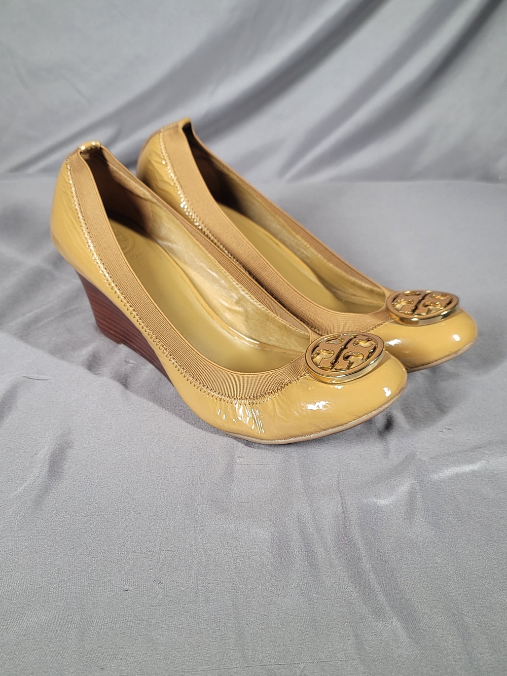 Tory Burch Caroline Patent Leather Wedge Pumps Tan Beige Women’s Size 9